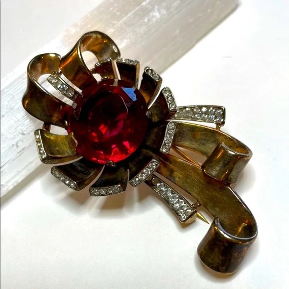 Crown Trifari Alfred Philippe Fur Clip 1940's Gold Vermeil Sterling Silver - Picture 1 of 7